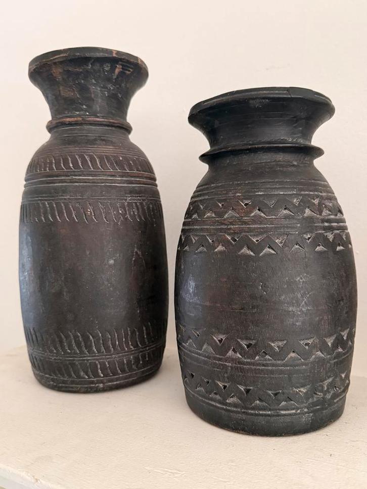 Nepalese Kruiken/Vazen, Huis en Inrichting, Woonaccessoires | Vazen, Gebruikt, Zwart, Minder dan 50 cm, Overige materialen, Ophalen