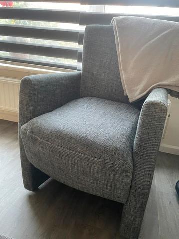 2 X FAUTEUILS MET  GRIJZE GEMILEERDE STOF beschikbaar voor biedingen
