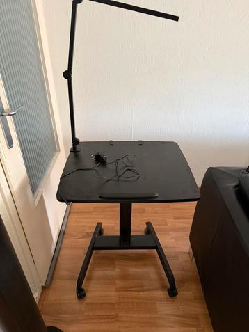 Voledig verstelbare Laptop/ muziek instrument tafel beschikbaar voor biedingen