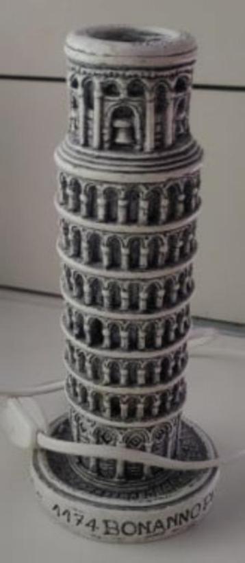 Scheve Toren van Pisa -- LAMP beschikbaar voor biedingen