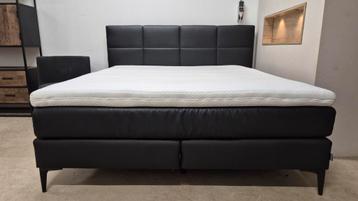 Karlsson boxspring 180x200 met topmatras pas 1 jaar oud!!! beschikbaar voor biedingen