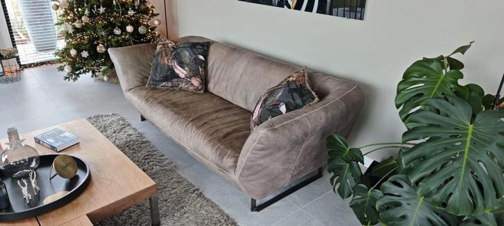 Te koop stoere leren bank, Huis en Inrichting, Banken | Bankstellen, Gebruikt, Rechte bank, Tweepersoons, 200 tot 250 cm, 75 tot 100 cm