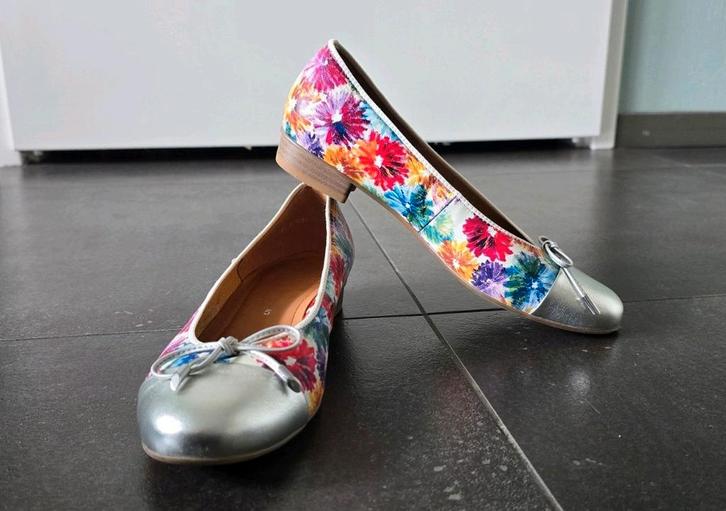 Ara gebloemde damesschoenen maat 38, Kleding | Dames, Schoenen, Zo goed als nieuw, Instappers, Overige kleuren, Ophalen of Verzenden