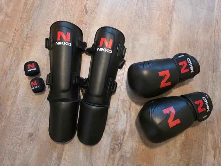 Nikko Bokshandschoenen 16oz en Scheenbeschermers XL, Sport en Fitness, Vechtsporten en Zelfverdediging, Zo goed als nieuw, Overige