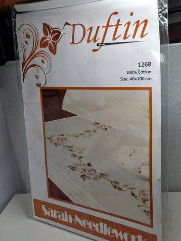 Borduurpakket Kerst Tafelkleedje 40x 100 cm Nieuw beschikbaar voor biedingen