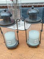 Twee ijzeren kleine lantaarns, Ophalen