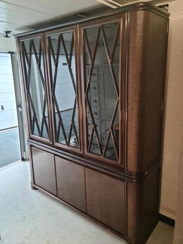 Roberti Rattan kast. Mooie design vitrinekast / buffetkast beschikbaar voor biedingen