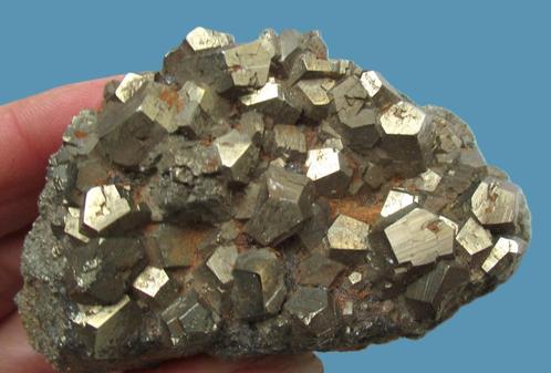 Pyriet~Stuk Ruwe Pyriet met kristallen~Natuursteen, Verzamelen, Mineralen en Fossielen, Mineraal, Ophalen of Verzenden
