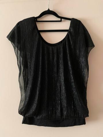 Zwart glimmend shirt beschikbaar voor biedingen