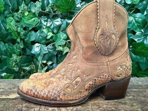 Bijna Nieuwe laarsjes met pythonleer van Sendra maat 36, Kleding | Dames, Schoenen, Zo goed als nieuw, Lage of Enkellaarzen, Bruin
