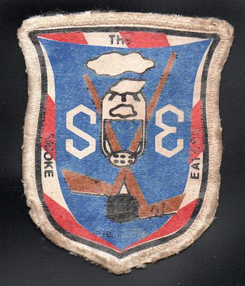 Uit welk jaar komt deze ijshockey badge smoke eaters geleen, Sport en Fitness, IJshockey, Gebruikt, Overige typen, Verzenden