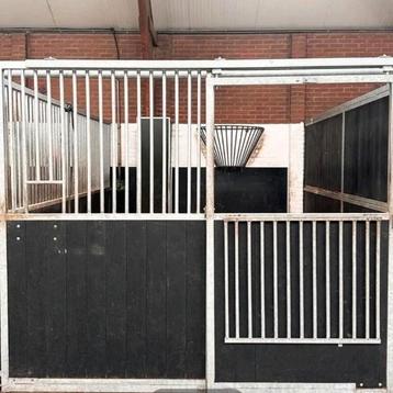 Gezocht complex +- 12 stallen koop / huur  beschikbaar voor biedingen