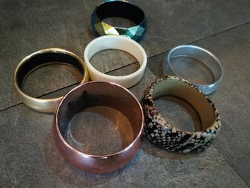 6 Armbanden beschikbaar voor biedingen
