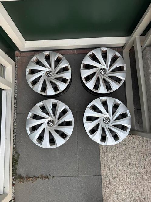 Nette 15 inch wieldoppen met stalen velgen voor VW POLO, Auto diversen, Wieldoppen, Zo goed als nieuw, Ophalen