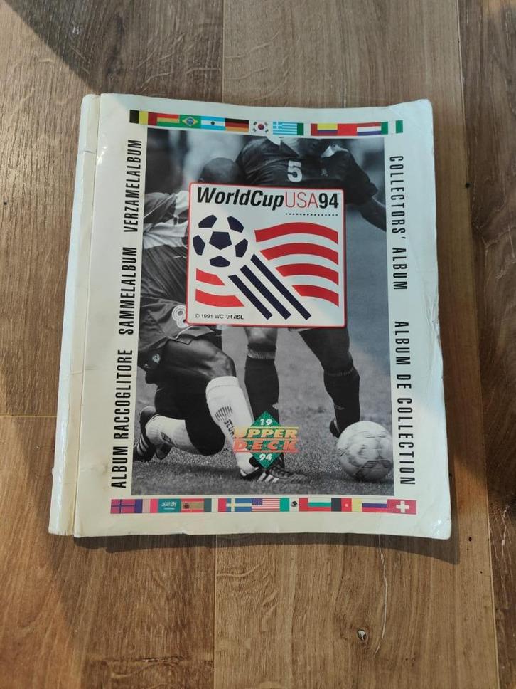 Upper Deck World Cup 94 - compleet met Duitse Holo's, Verzamelen, Sportartikelen en Voetbal, Zo goed als nieuw, Poster, Plaatje of Sticker