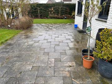 Tegels natuursteen 65m2 beschikbaar voor biedingen