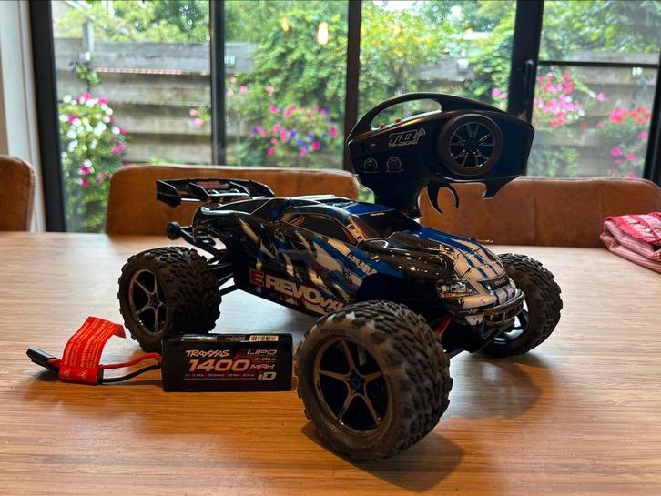 Traxxas E-revo 1/16 vxl rtr in nieuwstaat brushless, Hobby en Vrije tijd, Modelbouw | Radiografisch | Auto's, Zo goed als nieuw