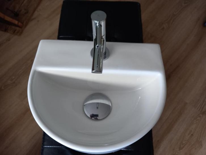 Fontein van Differnz met sifon en kraan, Doe-het-zelf en Verbouw, Sanitair, Gebruikt, Toilet, Ophalen