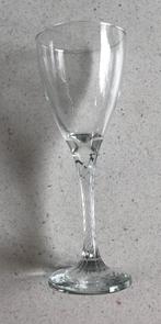 Wijnglas met bewerkte poot - hoog 19 cm Roemer, Verzamelen, Glas en Borrelglaasjes, Ophalen of Verzenden, Zo goed als nieuw, Overige typen