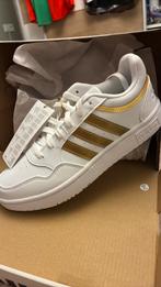 Nieuw in doos Adidas HOOPS 3.0 39 1/3, Kleding | Dames, Schoenen, Ophalen of Verzenden, Zo goed als nieuw, Sneakers of Gympen
