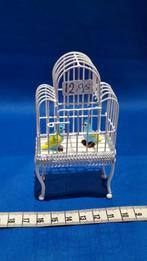 wit metalen staande vogelkooi met 2 vogels poppenhuis 1:12, Poppenhuis, Ophalen of Verzenden, Loddon Industrial Estate, Loddon, Norfolk, NR14 6UG