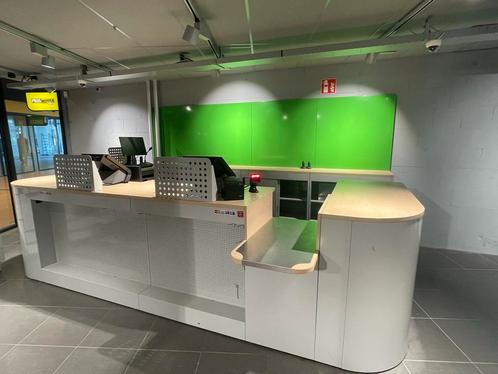 Houten Toonbank / Balie met Kassalades en Beeldschermen, Zakelijke goederen, Kantoor en Winkelinrichting | Kassa's en Betaalsystemen