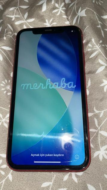 Nette iPhone 11 + 3 Hoesjes beschikbaar voor biedingen
