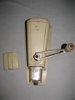 Metalen Peugeot wandkoffiemolen model 302., Antiek en Kunst, Ophalen of Verzenden