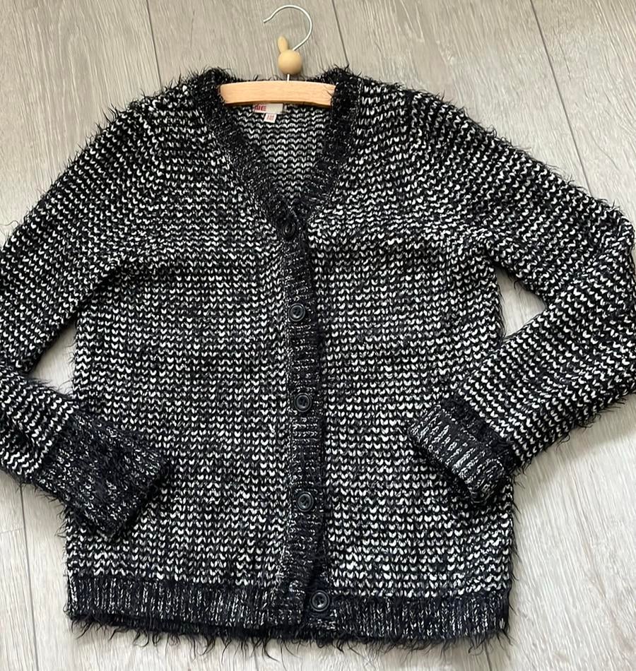 Warm vest WE 134/140 zwart wit fluffy, Ophalen of Verzenden, Zo goed als nieuw, Meisje, Trui of Vest