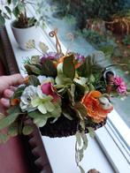 Rieten mandje met kunstbloemen, Ophalen of Verzenden, Zo goed als nieuw, Binnen