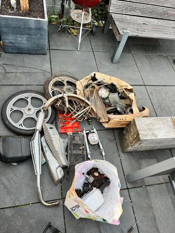 Tomos Onderdelen - Divers beschikbaar voor biedingen