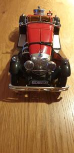 Mercedes Benz    Burago  Rood zwart  schaal 1/18, Hobby en Vrije tijd, Modelauto's | 1:18, Ophalen of Verzenden, Gebruikt, Auto