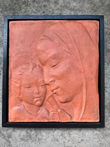 Terracotta Reliëf Madonna met Kind Ingelijst beschikbaar voor biedingen