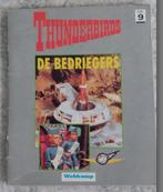 1x boekje (de bedriegers)  en 6x thunderbirds poppetjes, Boeken, Ophalen of Verzenden