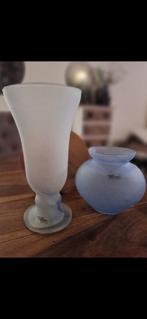 Deru design vazen melkwit blauw glas set €4,00, Huis en Inrichting, Ophalen, Blauw, Minder dan 50 cm, Glas