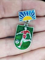 USSR-badge voetbalclub Kairat Kazachstan, Verzamelen, Speldjes, Pins en Buttons, Ophalen of Verzenden, Zo goed als nieuw, Sport