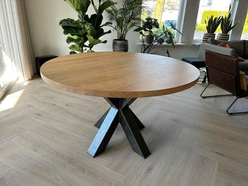 Massief eiken eettafel met stalen onderstel 130cm, Huis en Inrichting, Tafels | Eettafels, Zo goed als nieuw, 100 tot 150 cm, Vijf personen of meer