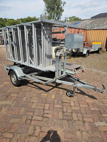 Steigeraanhanger met rolsteiger (geen compleet steiger) beschikbaar voor biedingen