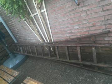 Houten schuifladder beschikbaar voor biedingen