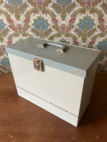 Vintage Metalen Archiefdoos beschikbaar voor biedingen