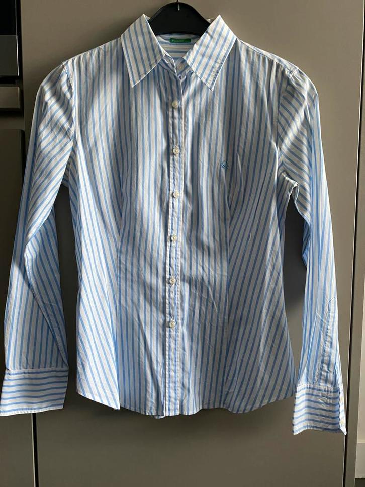 Wit en licht blauw gestreepte blouse maat M - dames-Benetton, Kleding | Dames, Blouses en Tunieken, Gedragen, Maat 38/40 (M), Wit