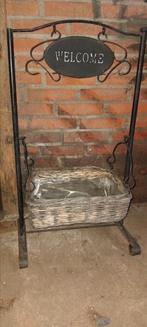 Leuke brocante planten standaard met mand, Tuin en Terras, Bloembakken en Plantenbakken, Ophalen, Rond, Metaal, Minder dan 30 cm