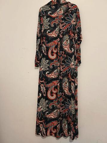 Mooie lange jurk met paisley print beschikbaar voor biedingen