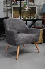 Leuke fauteuil grijze gemeleerde stof met houten pootje