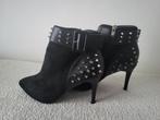 sexy halfhoge zwarte High heels/laarsjes met spikes maat 39, Kleding | Dames, Verzenden, Zwart