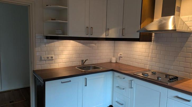 Nette hoekkeuken,, inclusief apparatuur. Zelf demonteren., Huis en Inrichting, Keuken | Complete keukens, Zo goed als nieuw, Hoekkeuken