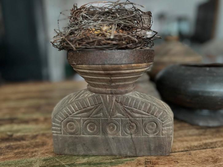 Oude houten kandelaar India oosters sober sleets imperfect, Antiek en Kunst, Curiosa en Brocante, Ophalen of Verzenden