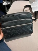 Louis vuitton outdoor messenger bag, Sieraden, Tassen en Uiterlijk, Tassen | Schoudertassen, Ophalen of Verzenden, Zo goed als nieuw
