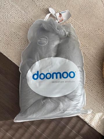 Doomoo voedingskussen  beschikbaar voor biedingen