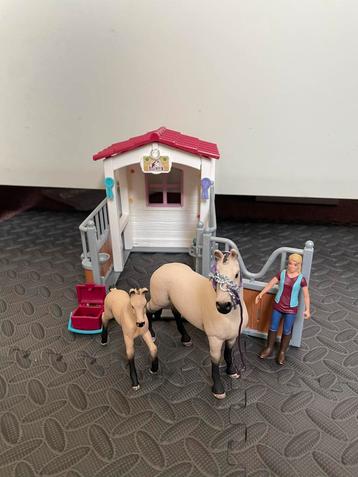 Schleich Paardenbox met paarden en accessoires beschikbaar voor biedingen